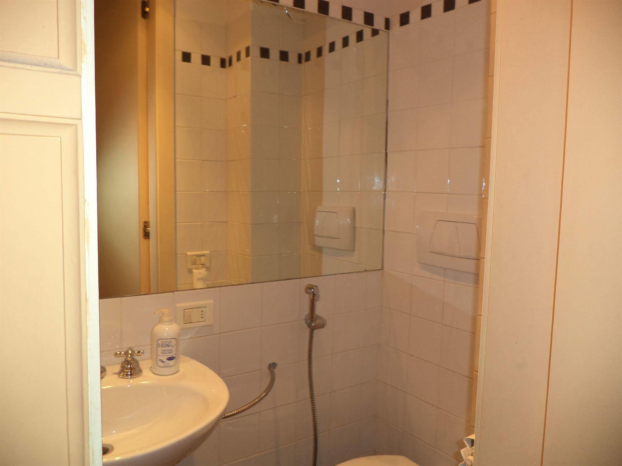 Enjoy Roma Bed & Breakfast Dış mekan fotoğraf